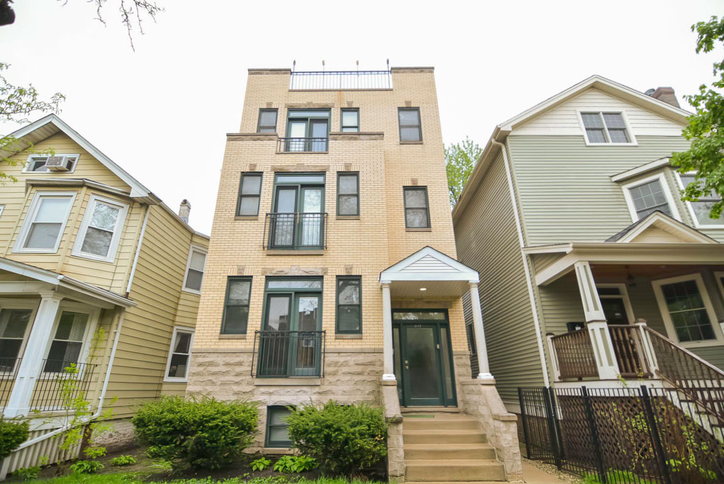 Roscoe Village Chicago apartments with the Urban Abodes